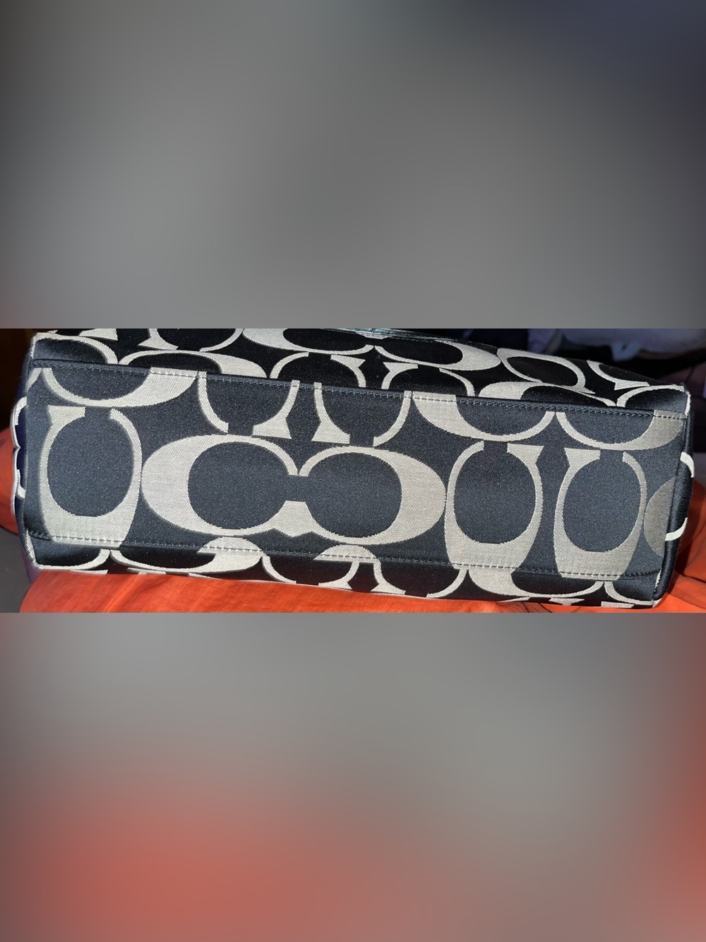 Coach EUC Laura Signature Canvas Tote with Patent Leather Accents - Picture 7 of 9